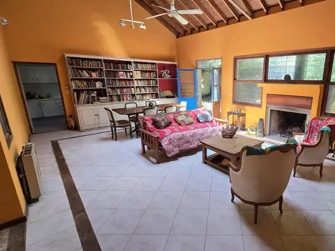 CASA DE 6 AMBIENTES EN VENTA SOBRE TERRENO DE 612M2 EN LA MEJOR ZONA DEL BAJO DE OLIVOS