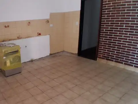 Casa 3 dormitorios + terraza con quincho  V. Celina.  calle Pintos 2600