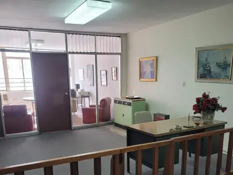 Oficina 5 ambientes con 2 baños