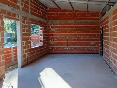 Casa 2 ambientes con 1 baño