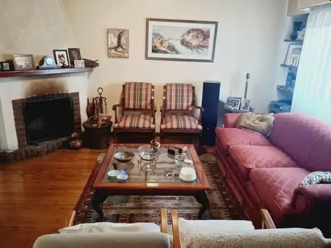 Curapaligüe 600 Casa 5 amb c cochera Parque Chacabuco U$300.000