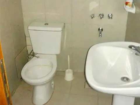 Propiedad en venta próxima al centro, sanatorios, colegios.