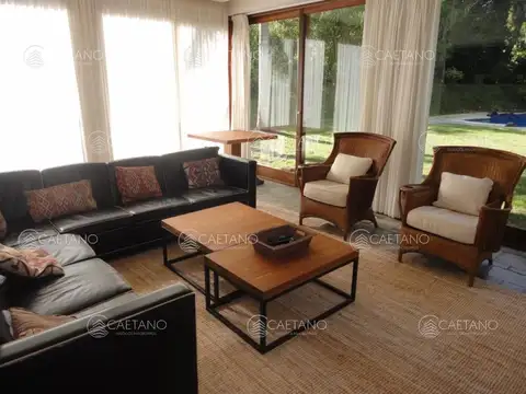 Casa 5 ambientes con 5 baños