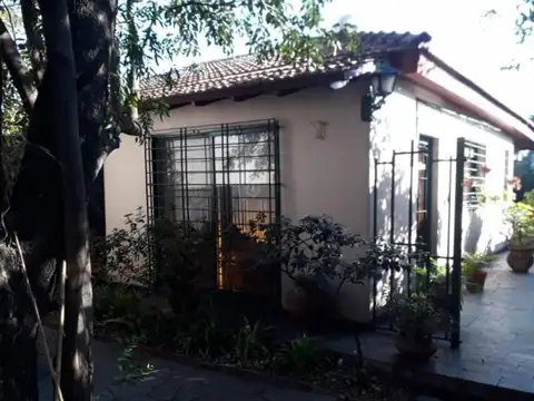 Casa 6 ambientes con 4 baños