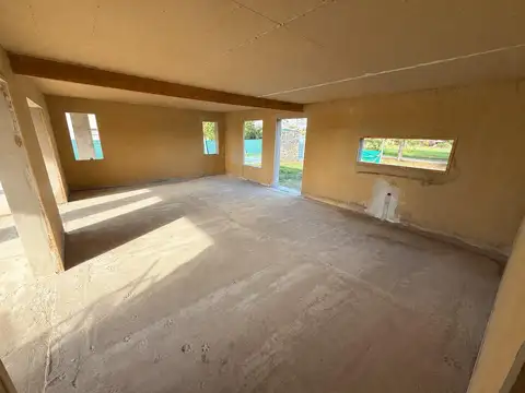 Casa 4 ambientes con 2 baños