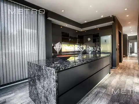 Casa en Alquiler Temporal con 2 cocheras