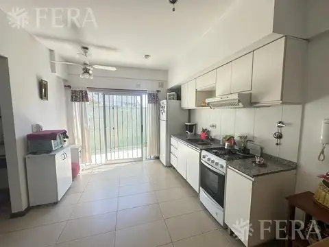 Venta departamento de 2 ambientes con balcón en Bernal