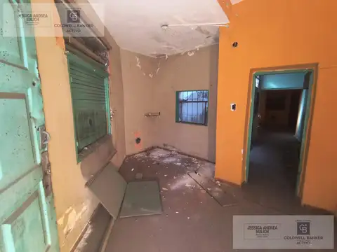 Casa 8 ambientes con 2 baños