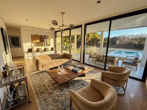 Venta Casa en El Canton - Norte 5 ambientes