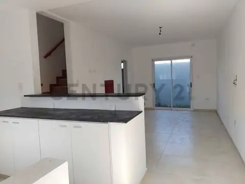 Casa 2 ambientes con 1 baño