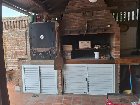 Casa en Venta con 3 cocheras