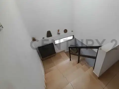 Casa 6 ambientes con 2 baños
