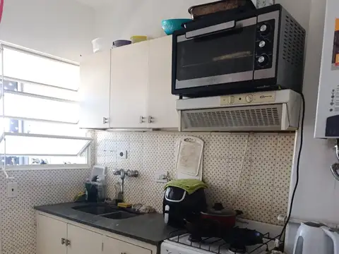 ZEBALLOS 1900. MONOAMBIENTE DIVISIBLE, EXTERNO CON BALCÓN