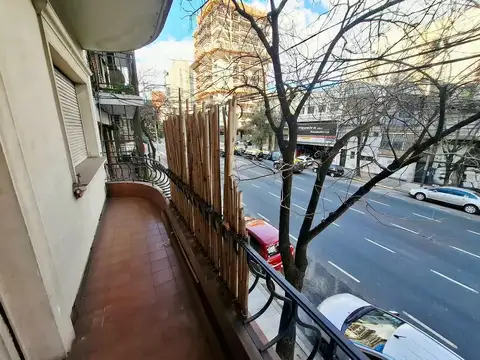 Departamento de 2 ambientes con balcón al frente