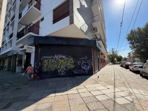Excelente esquina en venta - 110 m2 - Local en Sarandí