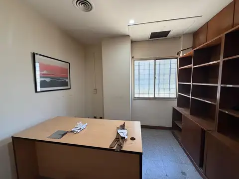 Excelente esquina en venta - 110 m2 - Local en Sarandí