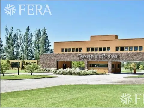 Venta de terreno de  2490 m2 en Campos de Roca II