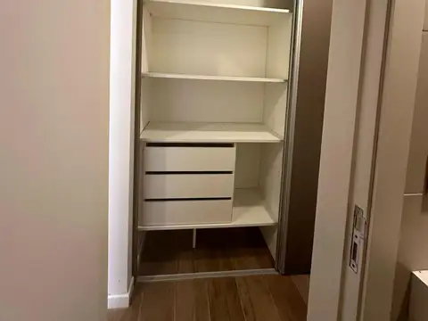 MONOAMBIENTE EN VENTA - CON BALCÓN AL FRENTE.