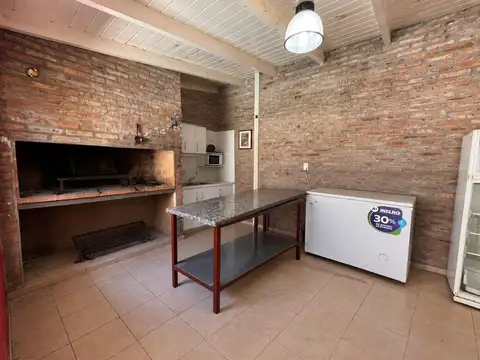 Casa 2 ambientes con 1 baño