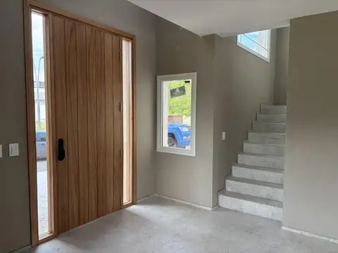 Casa 5 ambientes con 4 baños