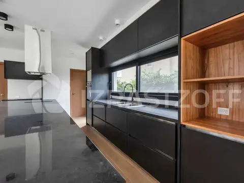 Casa 7 ambientes con 4 baños