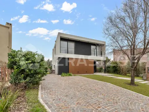Casa en venta 4 dormitorios en Ayres Plaza