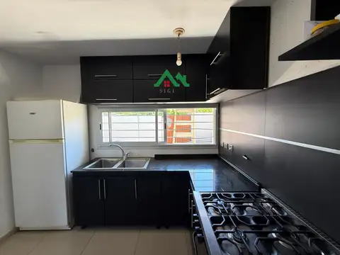 Casa 8 ambientes con 3 baños