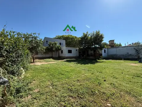 Dos casas en venta con amplio terreno comercial ideal vivienda e inversión en Villa Allende