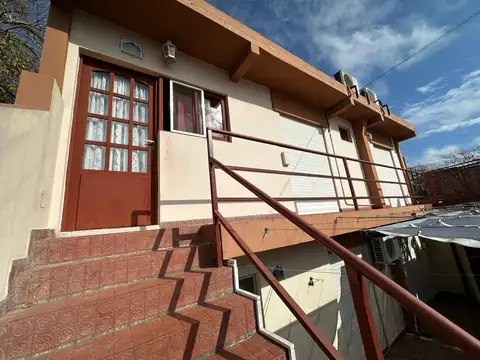 Casa en calle Andrade entre Reibel y Noailles