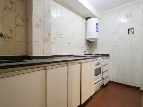 VENTA DEPARTAMENTO DE TRES AMBIENTES EN RECOLETA - BUENA DISTRIBUCION - PERMUTA - OPORTUNIDAD 