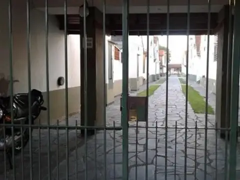 Depto Tipo Casa 2 ambientes con 1 baño
