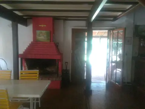 Casa en Alquiler con 2 cocheras