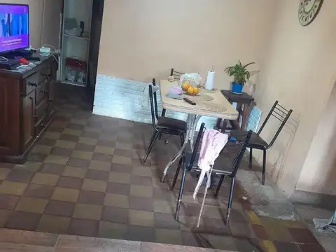 Casa en venta en José mármol de 4 ambientes