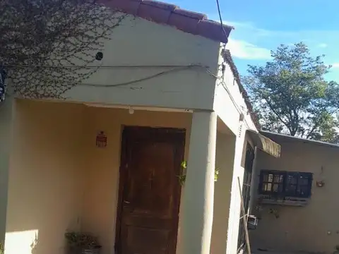 Casa 4 ambientes con 1 baño
