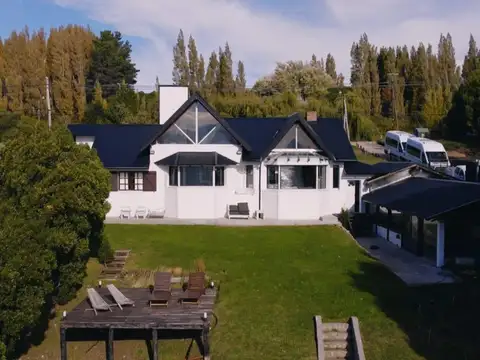 Casa con Jardin y PIleta en venta - Con salida al lago - Bariloche
