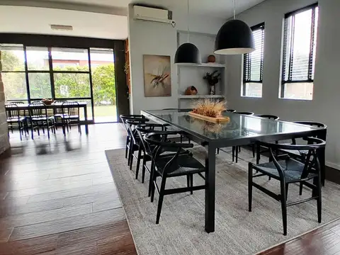 Casa en Alquiler Temporal con 2 cocheras