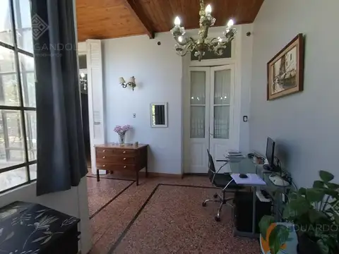 Casa en Venta con 3 cocheras