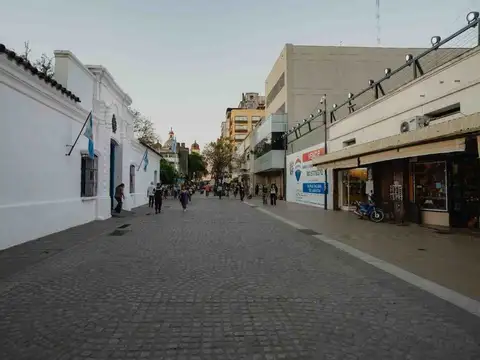 VENTA LOTE LIMPIO 670m2 FRENTE CASA DE TUCUMAN