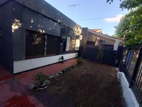 EXCELENTE PROPIEDAD EN PADUA SUR DE 4 AMBIENTES