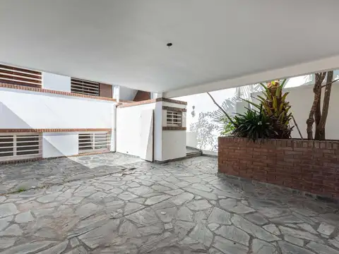 Casa 6 ambientes con 3 baños