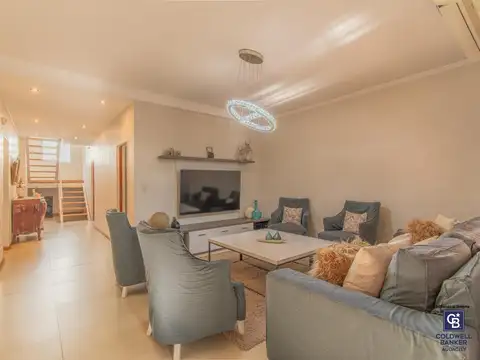 Casa 4 ambientes con 3 baños