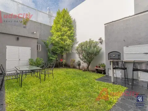 Venta de Casa de 4 ambientes con cochera La Tablada