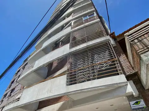 EN ALQUILER - DEPARTAMENTO DE UN DORMITORIO + COCHERA