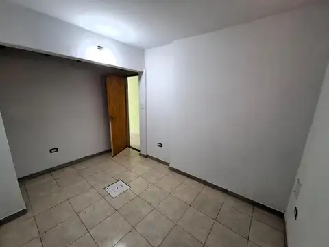 DPTO 2 AMB, EN PB AL FTE (NO PAGA EXPENSAS)