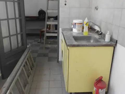 Local Comercial de 248 m² en ESQUINA Estratégica de Av. Mitr
