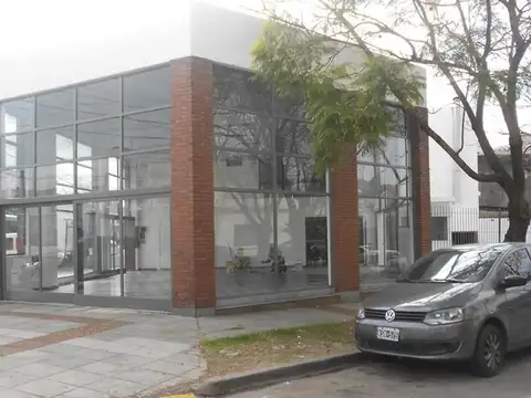 Local Comercial de 248 m² en ESQUINA Estratégica de Av. Mitr