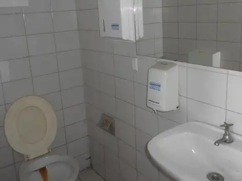 Local Comercial de 248 m² en ESQUINA Estratégica de Av. Mitr