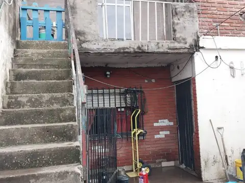 Casa en planta baja + departamento en 1er. piso