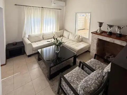 Casa 3 ambientes con 2 baños