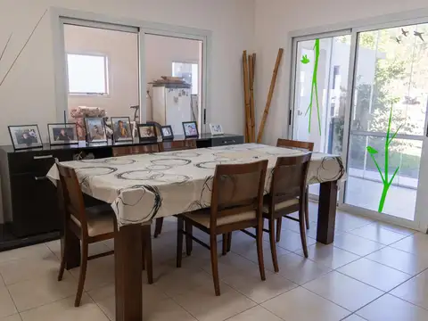 Casa 3 ambientes con 2 baños